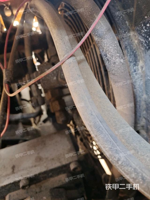 分動箱或變速箱（壓路機(jī)發(fā)動機(jī)艙）