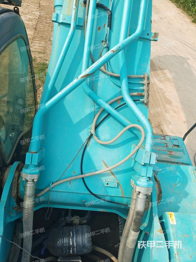 大臂背部俯視(工作和回轉(zhuǎn)裝置) 大臂背部俯視(工作和回轉(zhuǎn)裝置)