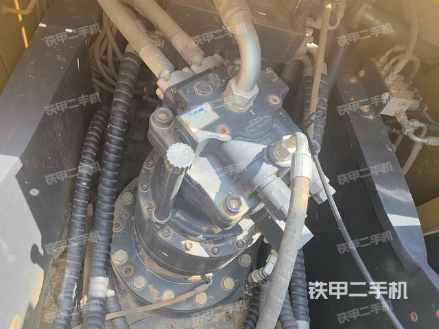 回轉(zhuǎn)馬達(dá)和主控閥(整機(jī)外觀) 回轉(zhuǎn)馬達(dá)和主控閥(整機(jī)外觀)