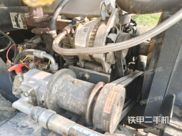 散热器全景(压路机发动机舱) 散热器全景(压路机发动机舱)