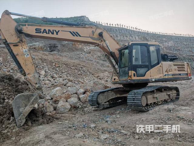 三一重工SY215C挖掘機(jī)