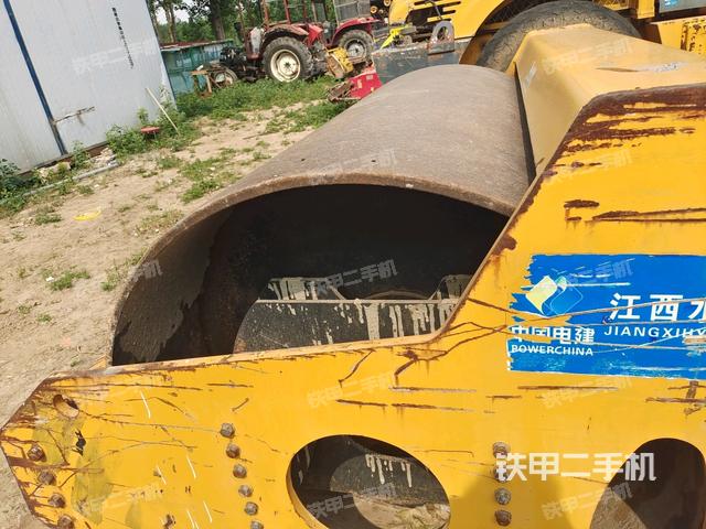 前轮右侧减震块连接及部件（压路机前后车架）