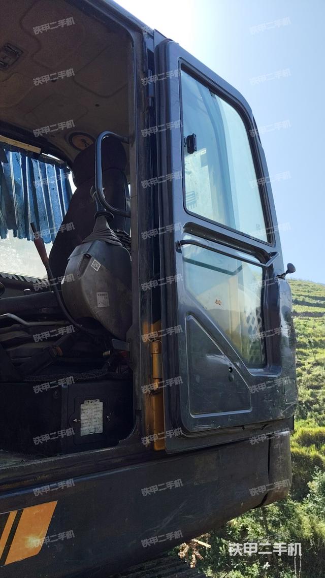 駕駛室整體(整機外觀) 駕駛室整體(整機外觀)