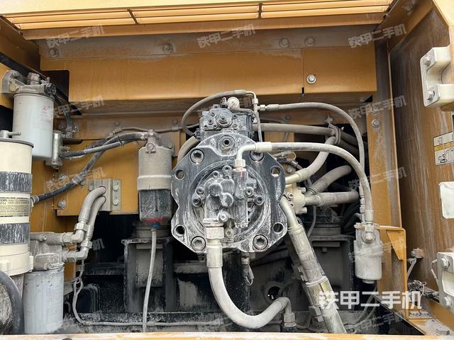 液壓泵艙室正面整體(整機(jī)外觀) 液壓泵艙室正面整體(整機(jī)外觀)