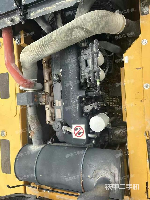 駕駛室整體(整機(jī)外觀) 駕駛室整體(整機(jī)外觀)