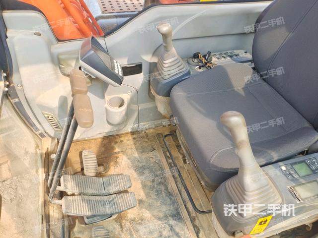 后窗玻璃角標(駕駛室部分) 后窗玻璃角標(駕駛室部分)
