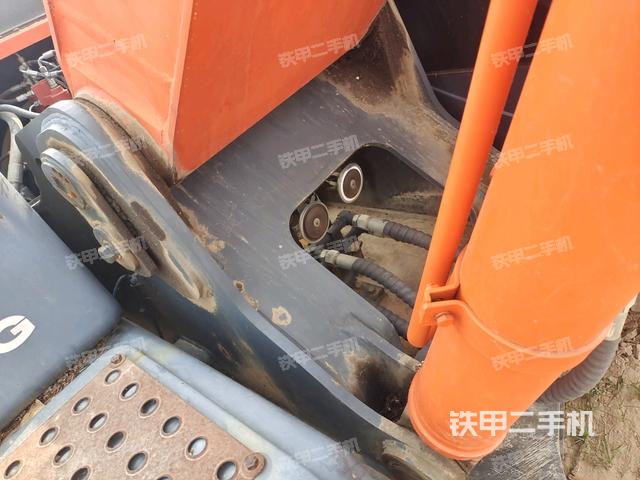 大臂背部俯視(工作和回轉(zhuǎn)裝置) 大臂背部俯視(工作和回轉(zhuǎn)裝置)