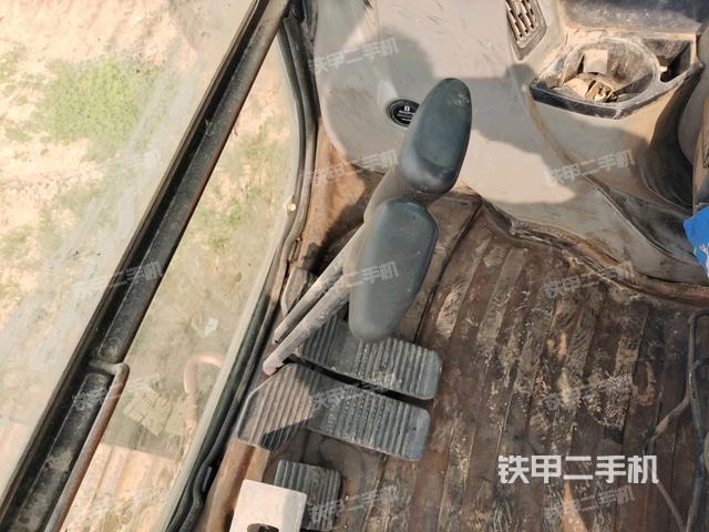 座椅右側(cè)控制臺/鑰匙門/油門/含右手柄(駕駛室部分) 座椅右側(cè)控制臺/鑰匙門/油門/含右手柄(駕駛室部分)