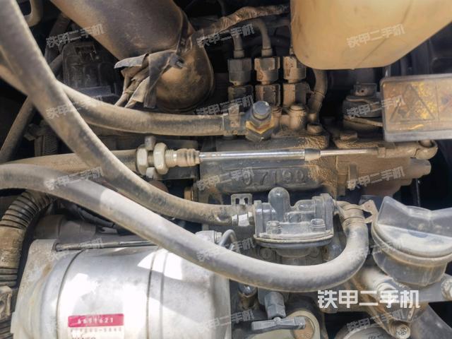液壓泵艙室正面整體(整機(jī)外觀) 液壓泵艙室正面整體(整機(jī)外觀)