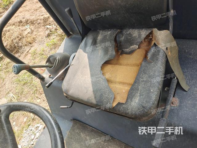 仪表盘全景(压路机驾驶室) 仪表盘全景(压路机驾驶室)