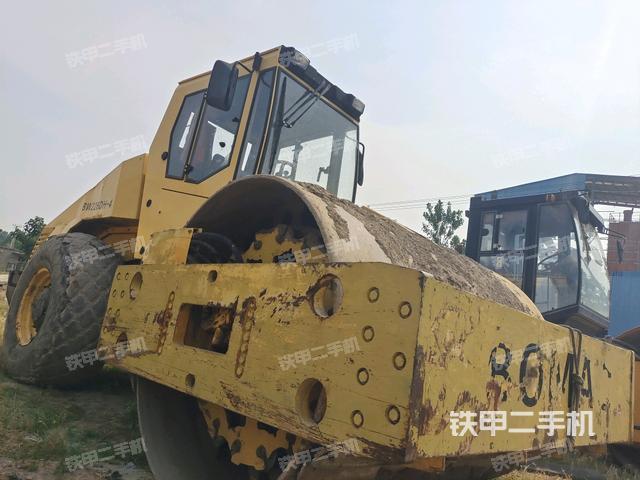 右前45°（壓路機整機外觀）