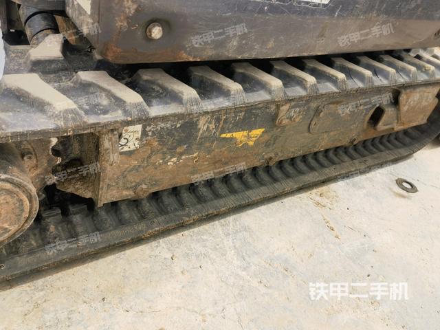 單側(cè)履帶整體(整機(jī)外觀) 單側(cè)履帶整體(整機(jī)外觀)
