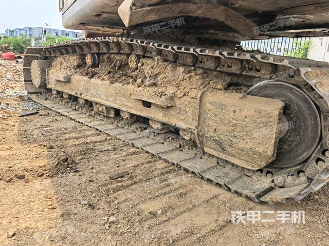 右側(cè)履帶整體(行走機(jī)構(gòu)) 右側(cè)履帶整體(行走機(jī)構(gòu))