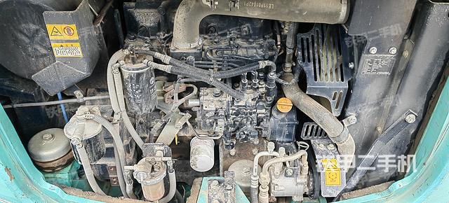 回转马达和主控阀（整机外观）