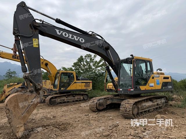沃尔沃EC220D挖掘机