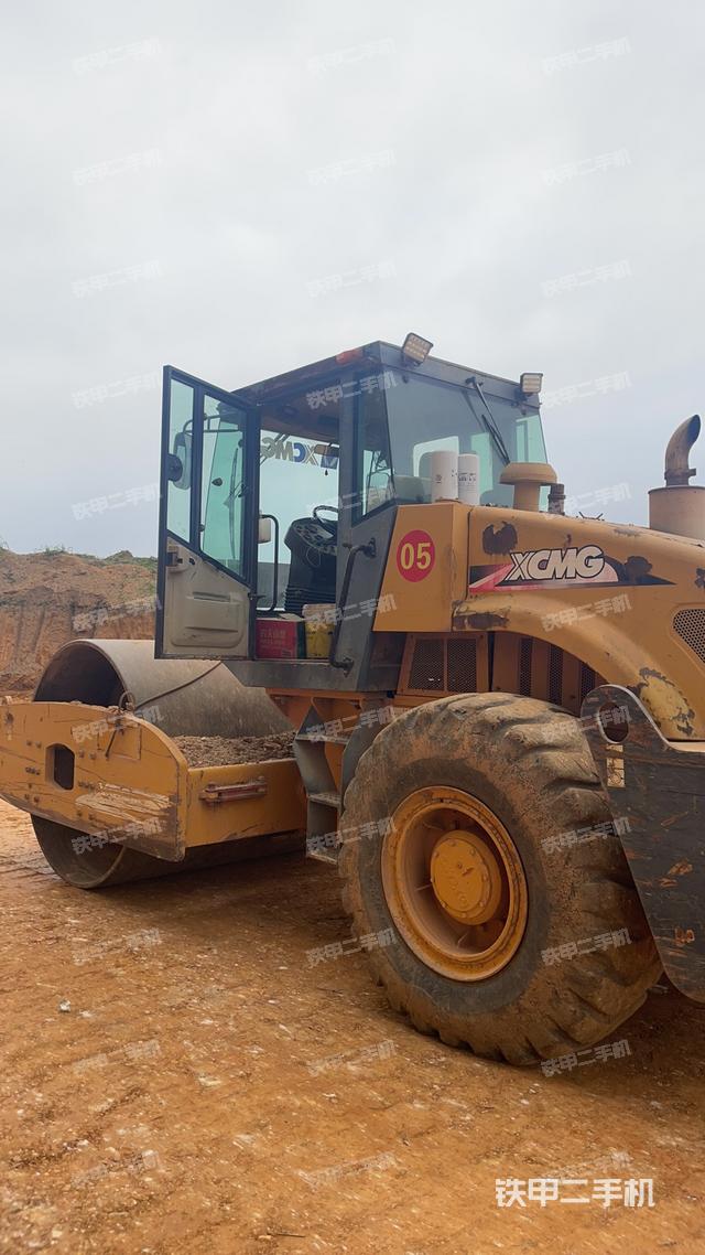 整机右侧（设备外观及核心部件）