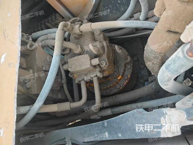 回轉(zhuǎn)馬達(dá)和主控閥(整機外觀) 回轉(zhuǎn)馬達(dá)和主控閥(整機外觀)