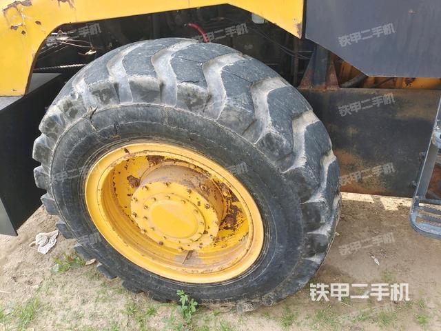 后轮右侧全景（压路机前后车架）