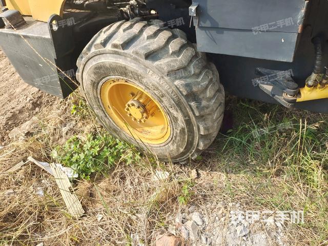 后轮左侧全景(压路机前后车架) 后轮左侧全景(压路机前后车架)