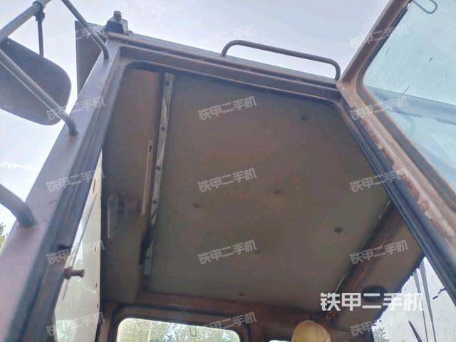 駕駛室正側(cè)(駕駛室/操作室) 駕駛室正側(cè)(駕駛室/操作室)