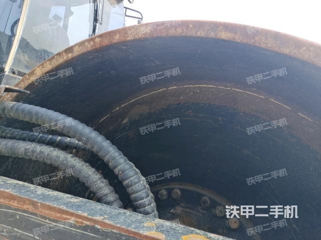 后輪左側(cè)全景（壓路機(jī)前后車架）