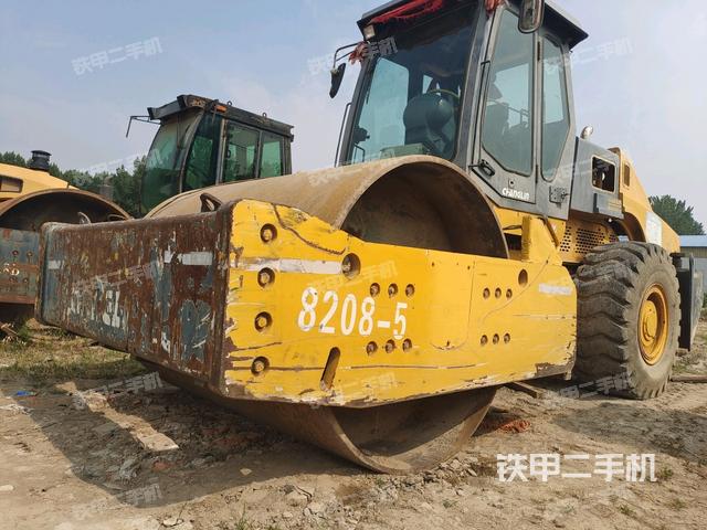 國機(jī)常林8208-5壓路機(jī)