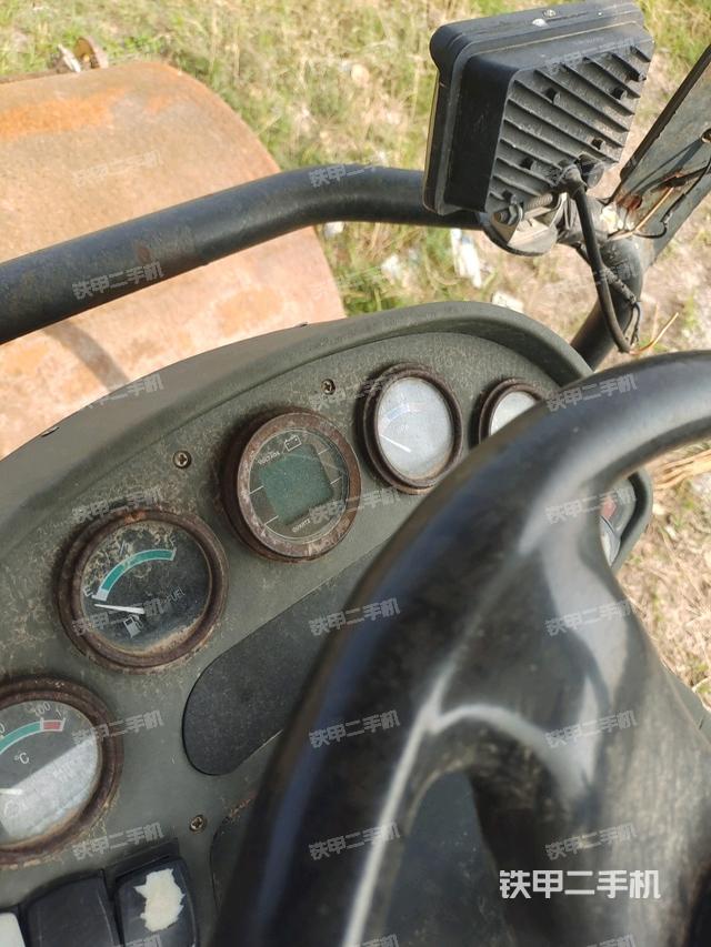 驾驶室侧向上照全景(压路机驾驶室) 驾驶室侧向上照全景(压路机驾驶室)