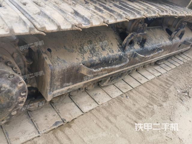 单侧履带整体(整机外观) 单侧履带整体(整机外观)