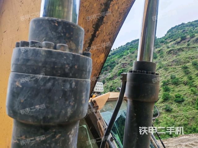 轉(zhuǎn)盤和下車架正前(工作和回轉(zhuǎn)裝置) 轉(zhuǎn)盤和下車架正前(工作和回轉(zhuǎn)裝置)