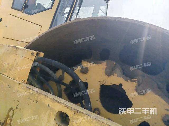 前車架正左側（壓路機前后車架）