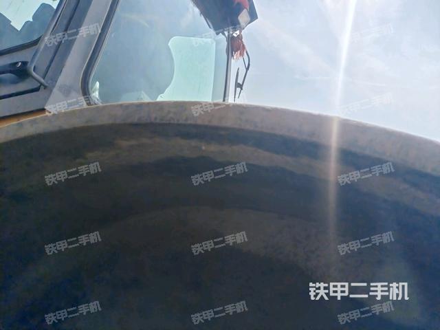 后轮左侧全景(压路机前后车架) 后轮左侧全景(压路机前后车架)