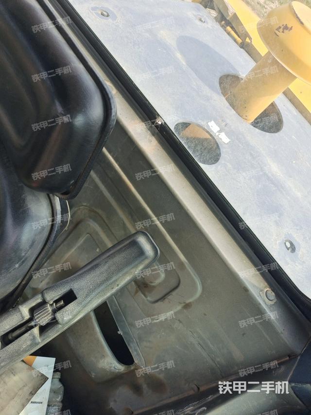 驾驶室侧向上照全景(压路机驾驶室) 驾驶室侧向上照全景(压路机驾驶室)