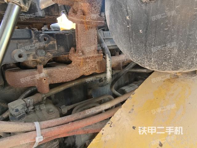 分動(dòng)箱或變速箱（壓路機(jī)發(fā)動(dòng)機(jī)艙）