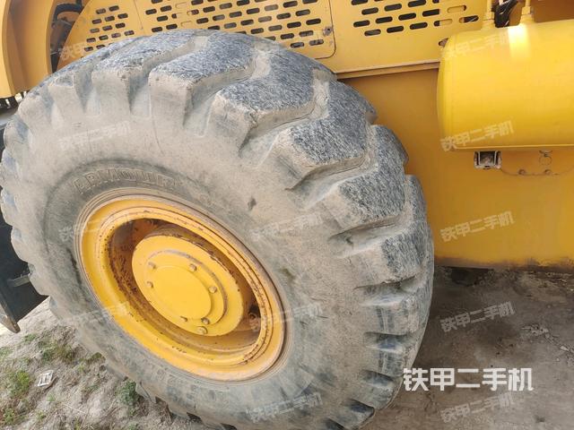 后轮右侧全景(压路机前后车架) 后轮右侧全景(压路机前后车架)