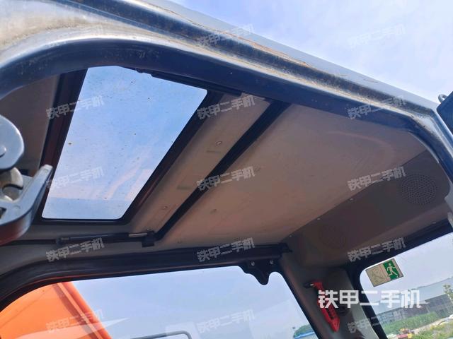 座椅右側(cè)控制臺/鑰匙門/油門/含右手柄(駕駛室部分) 座椅右側(cè)控制臺/鑰匙門/油門/含右手柄(駕駛室部分)