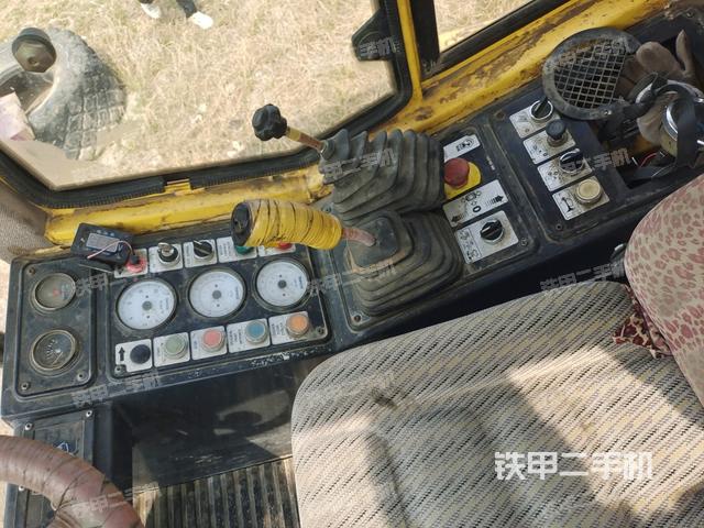 駕駛室側向上照全景（壓路機駕駛室）