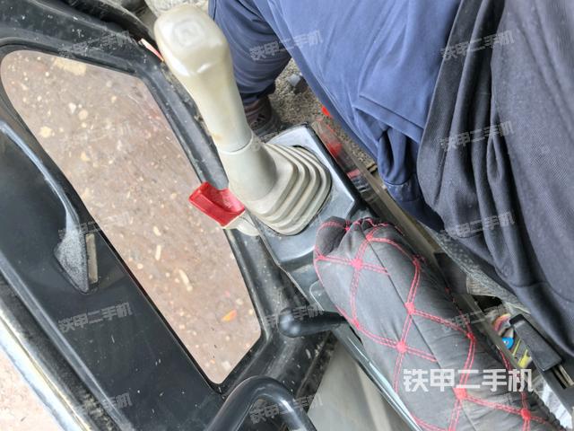 座椅左側(cè)控制臺/音響/含左手柄(駕駛室部分) 座椅左側(cè)控制臺/音響/含左手柄(駕駛室部分)