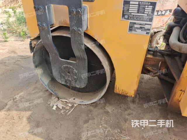 前車架正右側(cè)（壓路機(jī)前后車架）