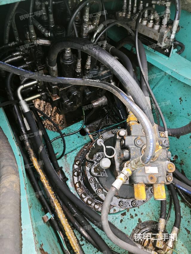 回轉馬達和主控閥（整機外觀）