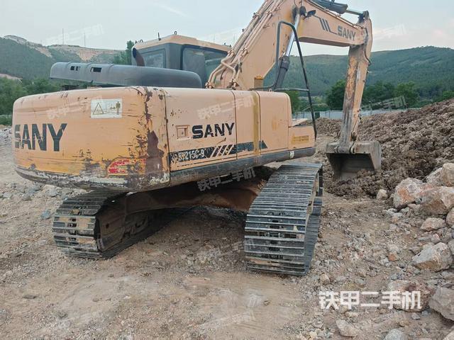 三一重工SY215C挖掘机的设备实拍-第2张实拍照片
