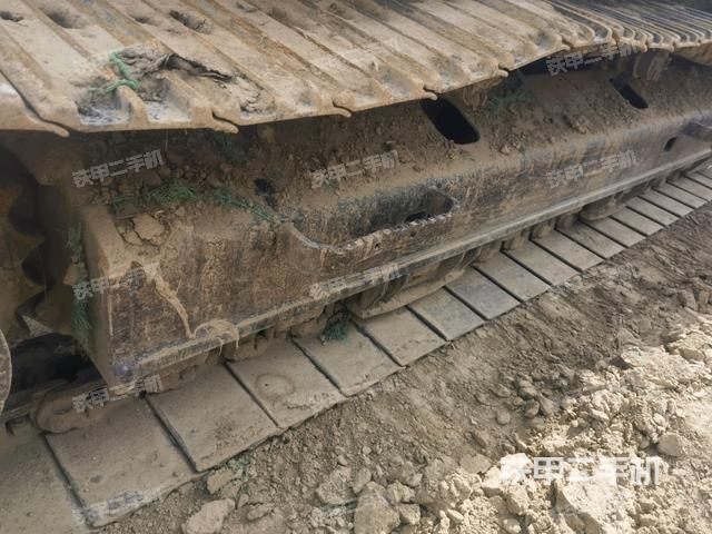 单侧履带整体(整机外观) 单侧履带整体(整机外观)