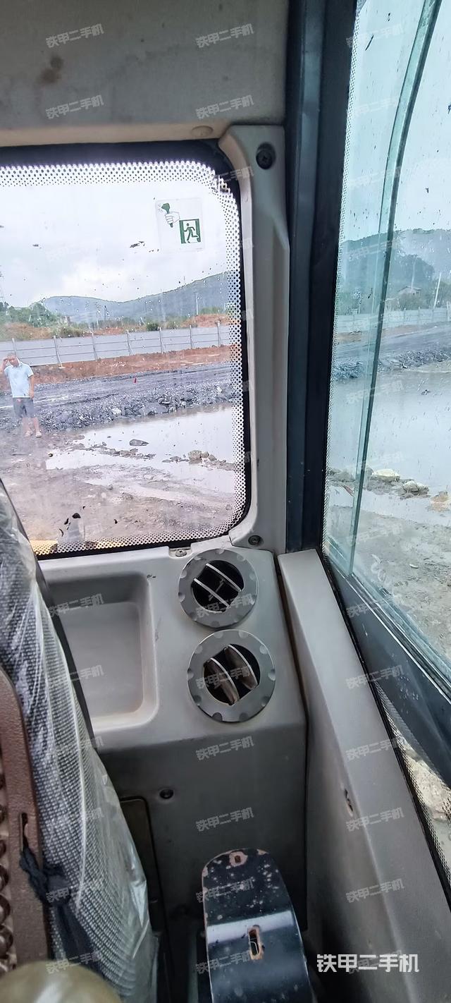 左后方玻璃角標(biāo)(駕駛室部分) 左后方玻璃角標(biāo)(駕駛室部分)