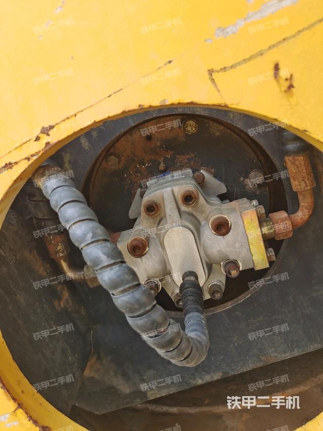 前车架正右侧（压路机前后车架）