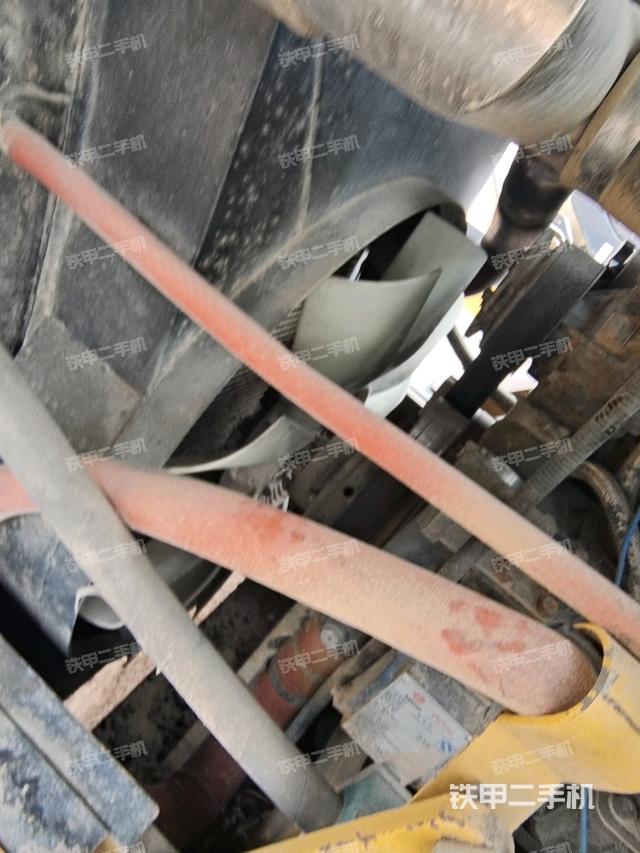 柴油泵全景（壓路機(jī)發(fā)動(dòng)機(jī)艙）