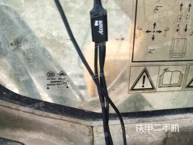 左后方玻璃角標(駕駛室部分) 左后方玻璃角標(駕駛室部分)