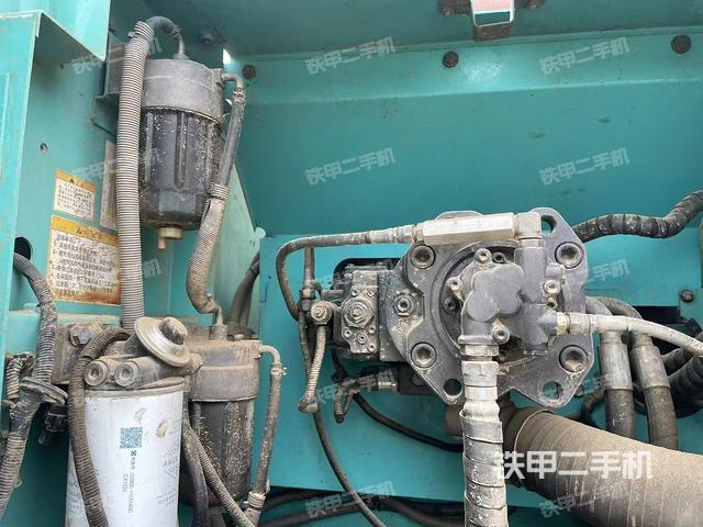 液壓泵艙室正面整體(整機(jī)外觀) 液壓泵艙室正面整體(整機(jī)外觀)