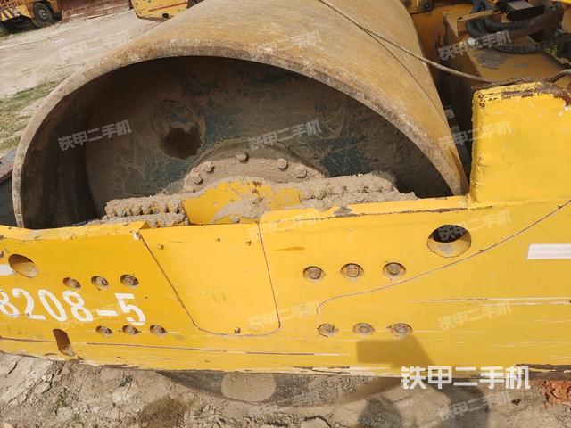 前轮右侧减震块连接及部件(压路机前后车架) 前轮右侧减震块连接及部件(压路机前后车架)