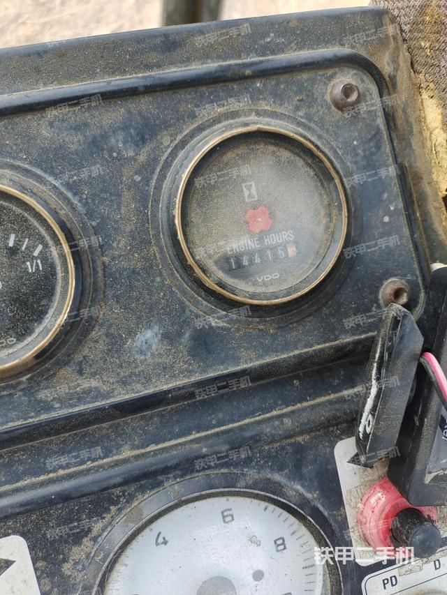 儀表盤全景（壓路機駕駛室）