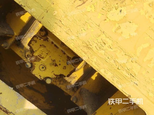 正后側（壓路機前后車架）