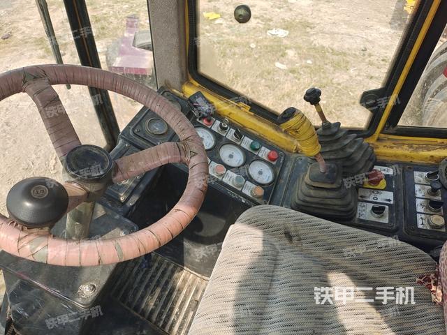 操作把手（壓路機駕駛室）